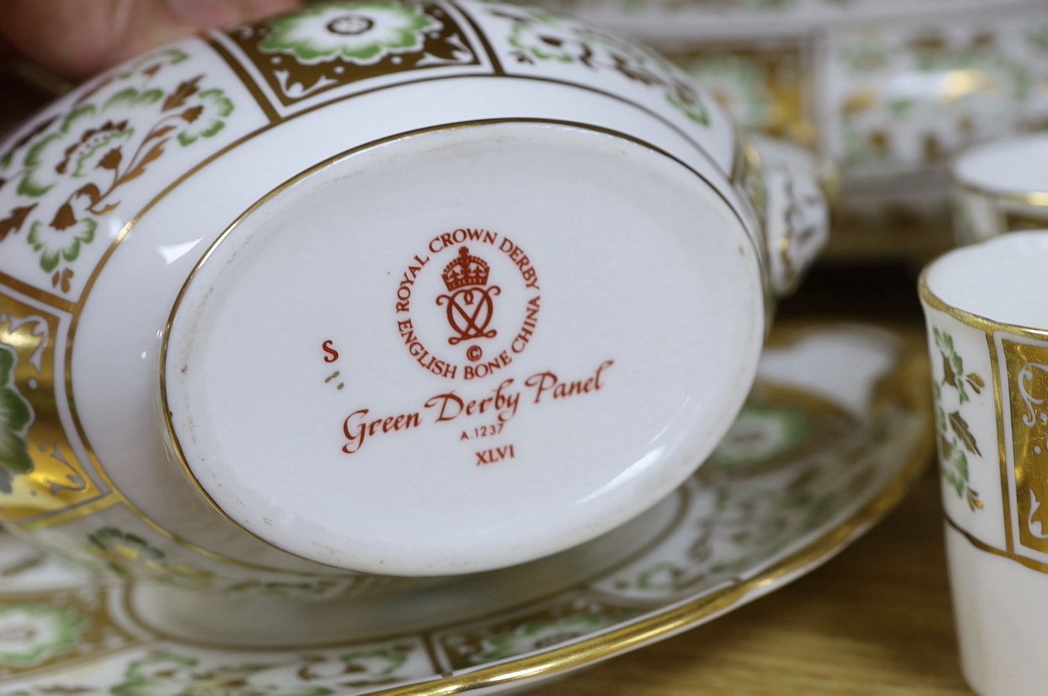 A Royal Crown Derby “Green Derby Panel” dinner, tea and coffee service